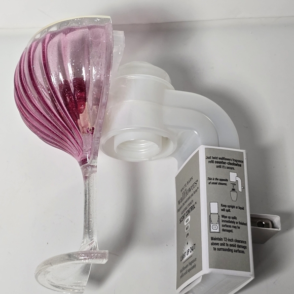 White barn bbw V-day valentines drink light up scent control wallflower Nwt - Picture 4 of 5